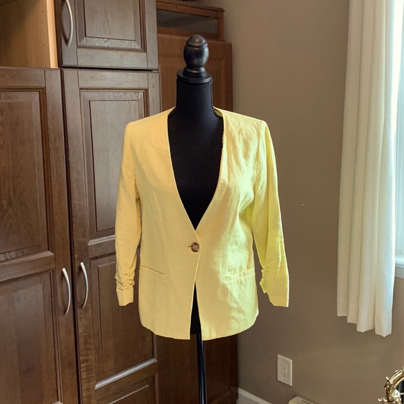 SOLD 3/4 Sleeve Linen Blazer 🌼🌷 - Picture 1 of 7